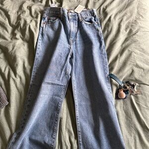 Levi’s Ribcage Wide Leg Jeans – Far and Wide Wash (Size 25) NWT